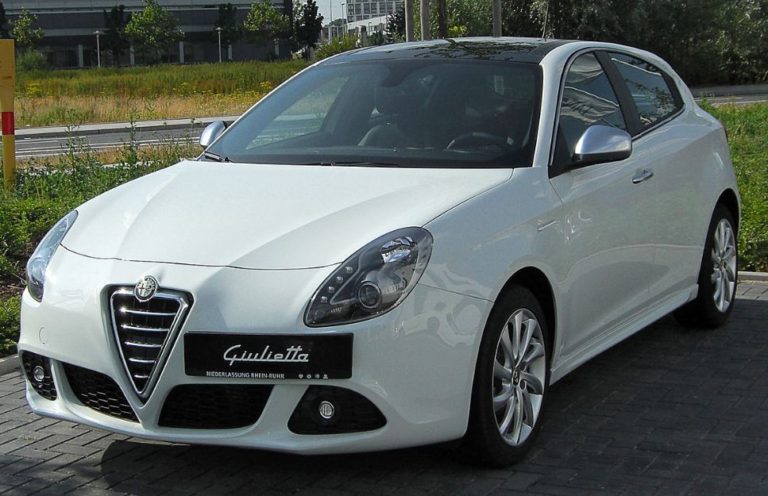  Alfa Romeo Giulietta engine oil capacity