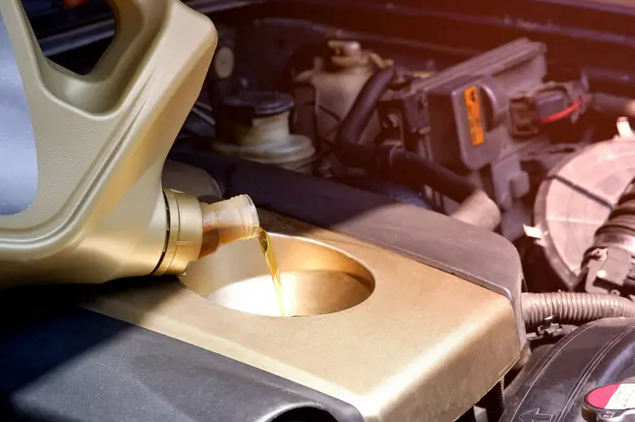 2008 gmc denali oil capacity