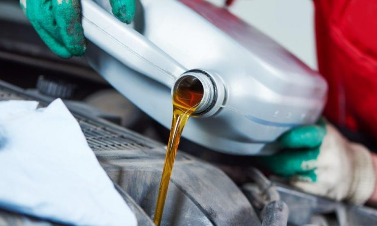 2018 toyota camry oil Capacity